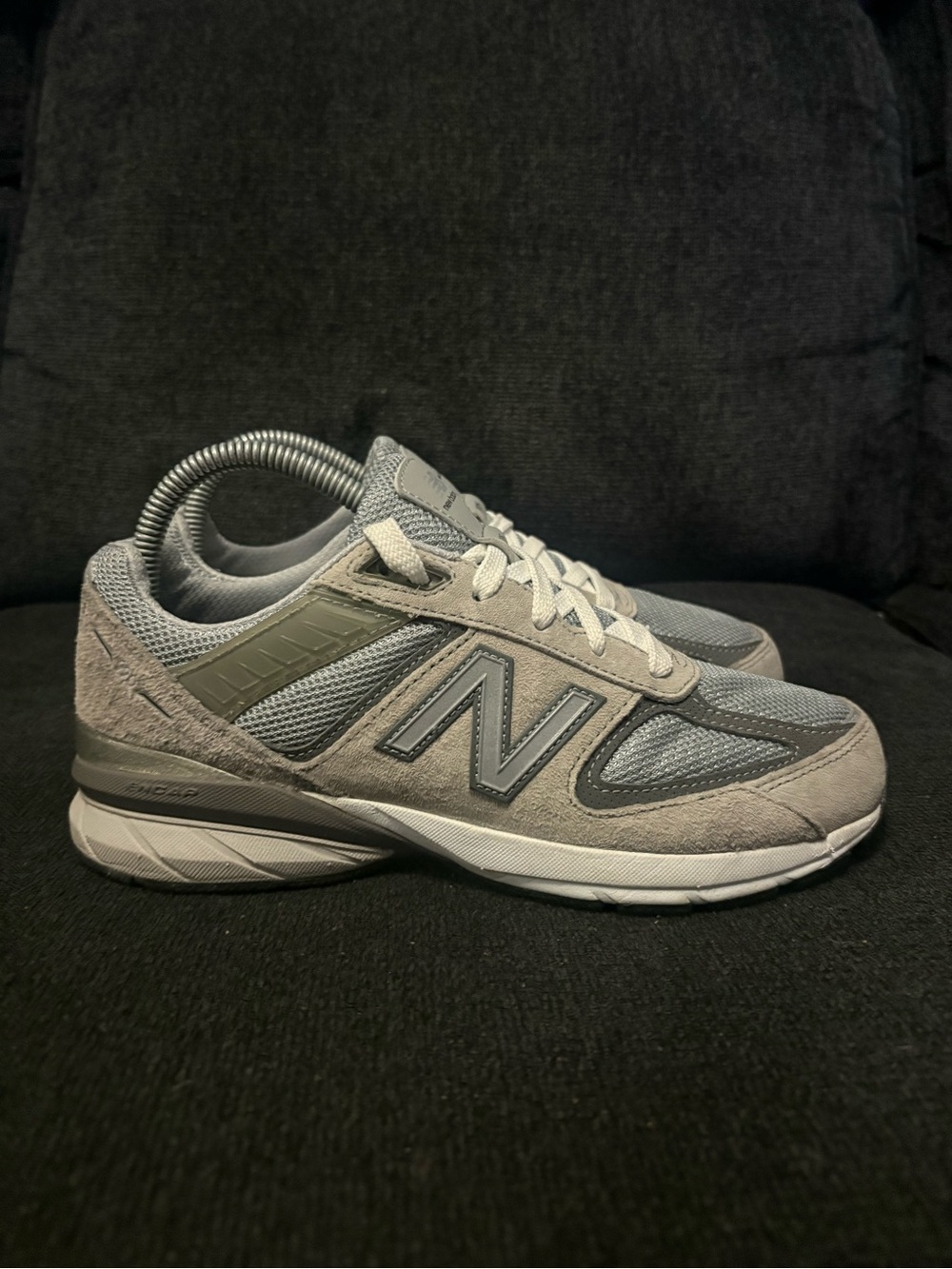 New Balance 990v5 Womens 7.5 / Boys 6 Grey Silver Suede Mesh Sneakers GC990GL5